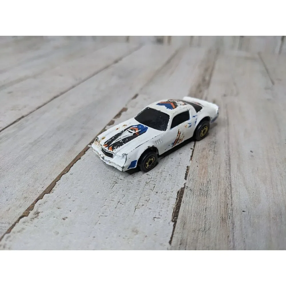 RARE‎ 1982 HOT WHEELS CAMARO Z28 WHITE WITH GOLD RIMS 1:64